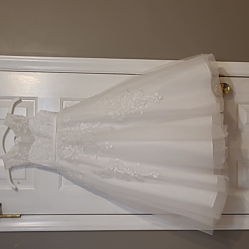Mary's Size 4 Flower Girl/ Communion White  Elegant White  With  Lace Dress